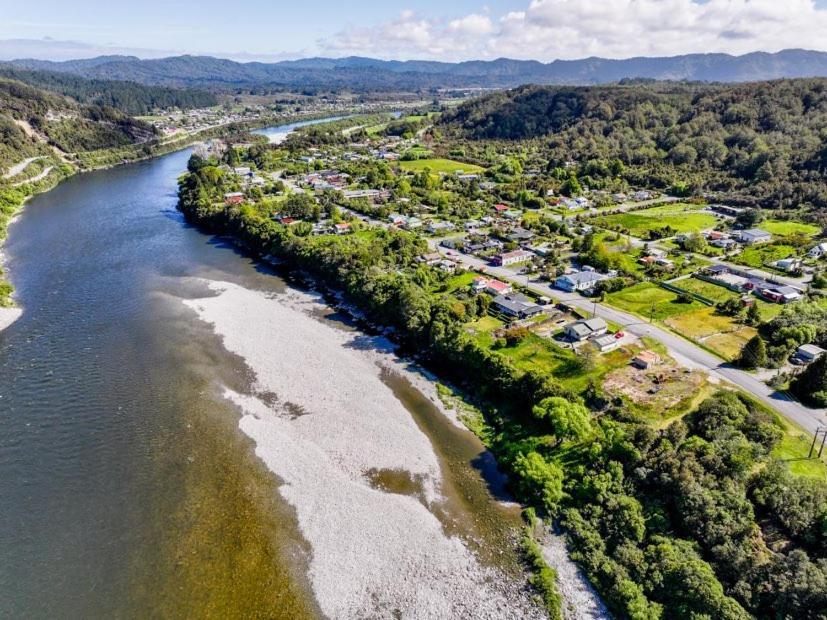 Brunnerton Lodge And Backpackers Greymouth Exterior photo